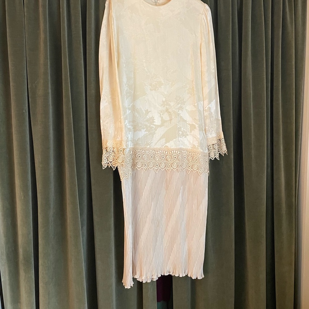 Neiman Marcus / Ricki for Nuit Ivory Lace-Trim Long-Sleeve vintage dress